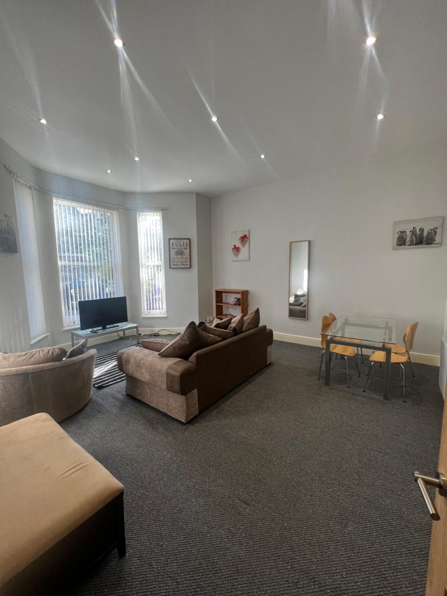 No 3 - Large 1 Bed Near Sefton Park And Lark Lane Appartement Liverpool Buitenkant foto